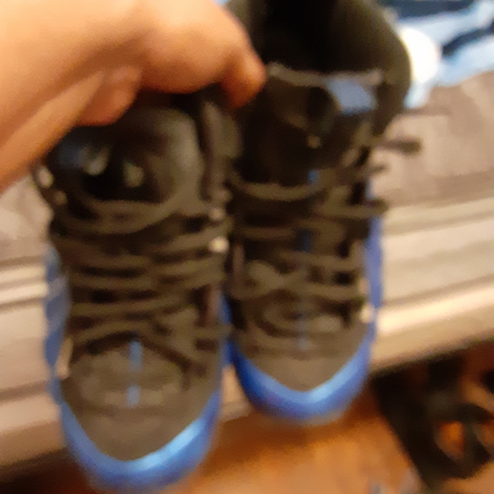 Sneakers - Picture 2 of 2